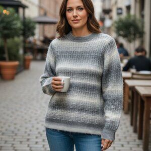 Ladies two-tone grey crew neck sweater.